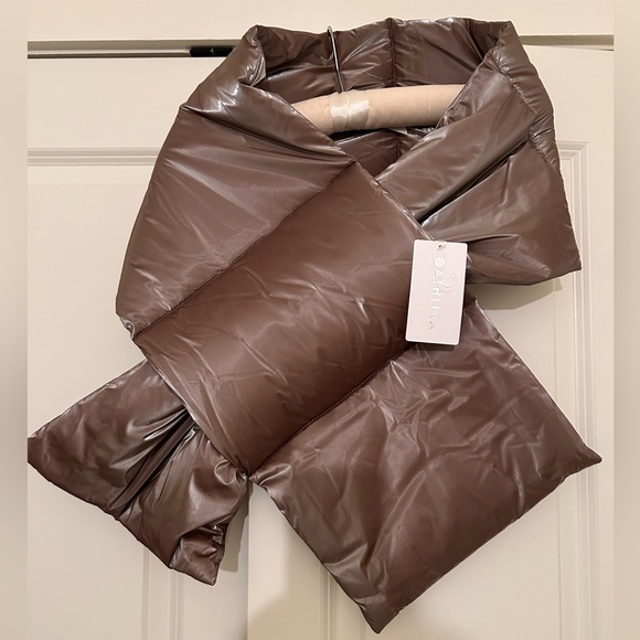 NWT - Athleta DownTown puffy scarf in cool metallic pyrite - Picture 1 of 3